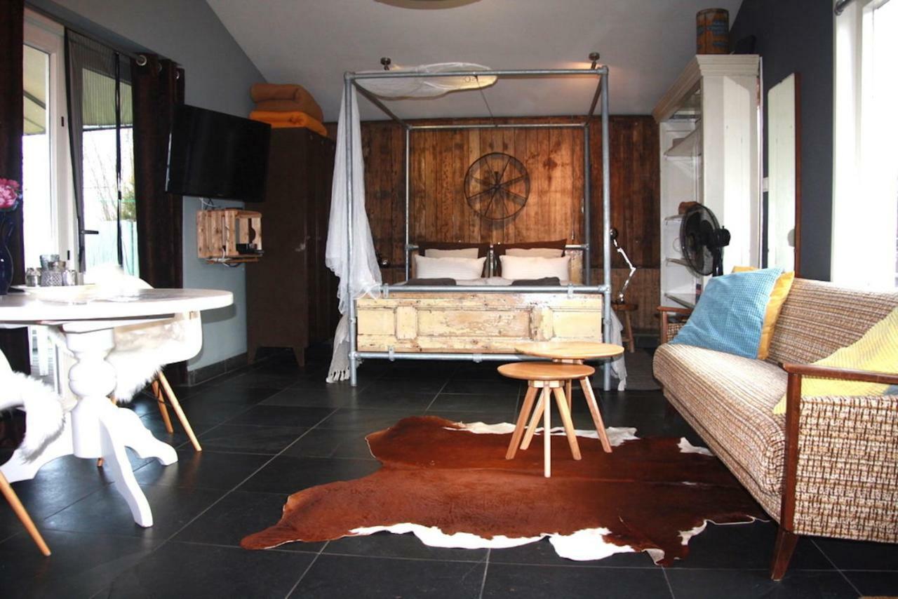 Garden House, Private Studio Apartment With Wifi And Free Parking For 1 Car Weesp Bagian luar foto