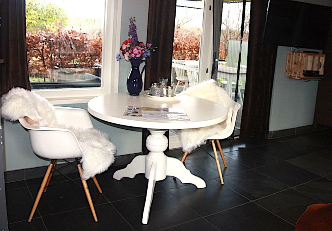 Garden House, Private Studio Apartment With Wifi And Free Parking For 1 Car Weesp Bagian luar foto